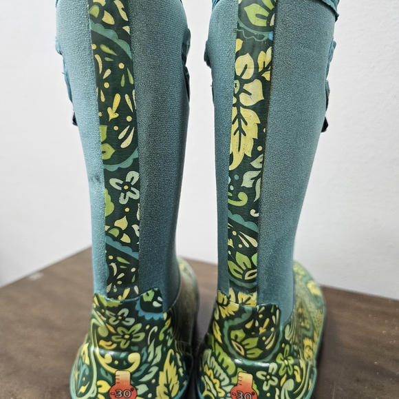 BOGS Girls Tuscany winter waterproof warm comfort winter boots - Picture 2 of 5